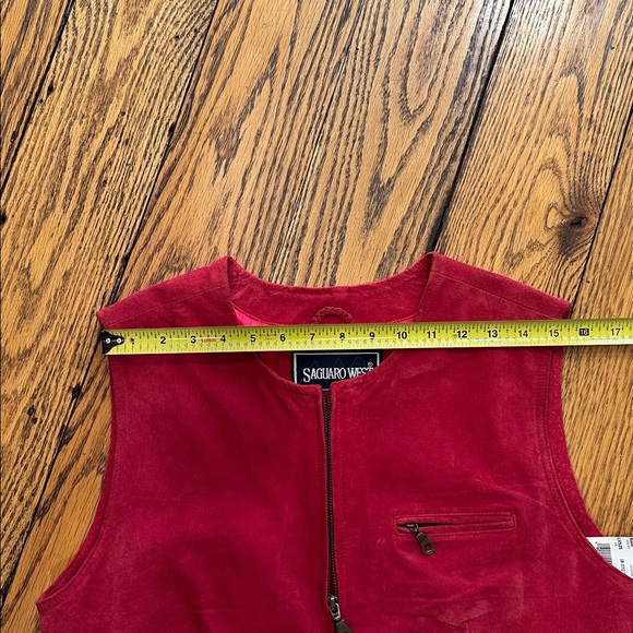 VINTAGE AND NWT🤩 SAGUARO WEST RED WOMENS SUEDE VEST WITH ZIPPER CLOSURE - Picture 7 of 10